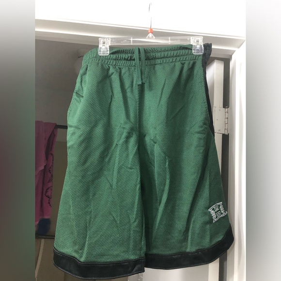 University Of Hawaii Rainbow Warriors Gym Basketball Green Shorts Size Medium - Picture 1 of 6